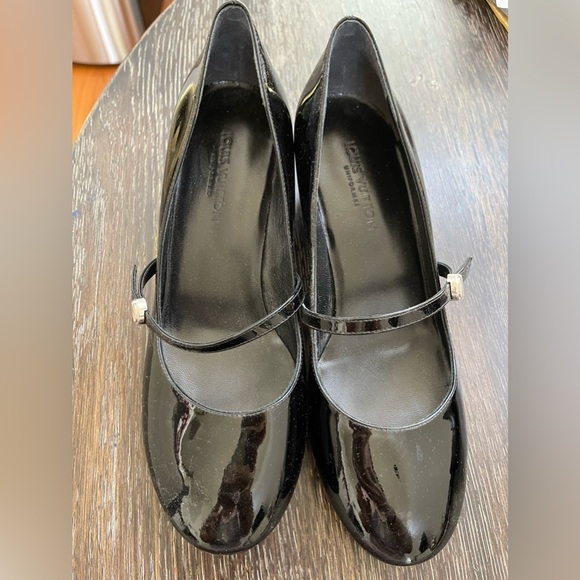 Louis Vuitton Mary Jane style black patent shoe blossom heel size 38 sz 8